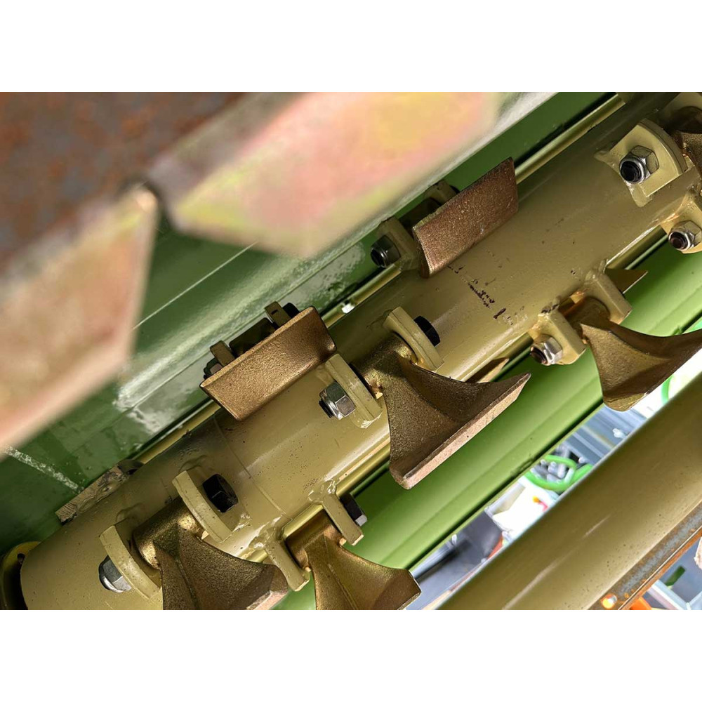 Мульчирователь садовый навесной 1.75 м гидросмещение, откр. крышка Stark KMH 175 + Profi